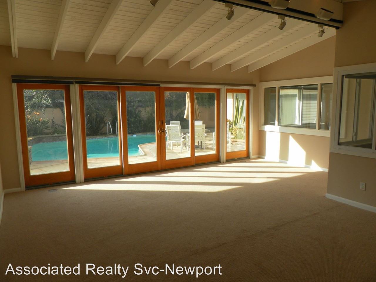 729 Santana Dr - Photo 2 of 5