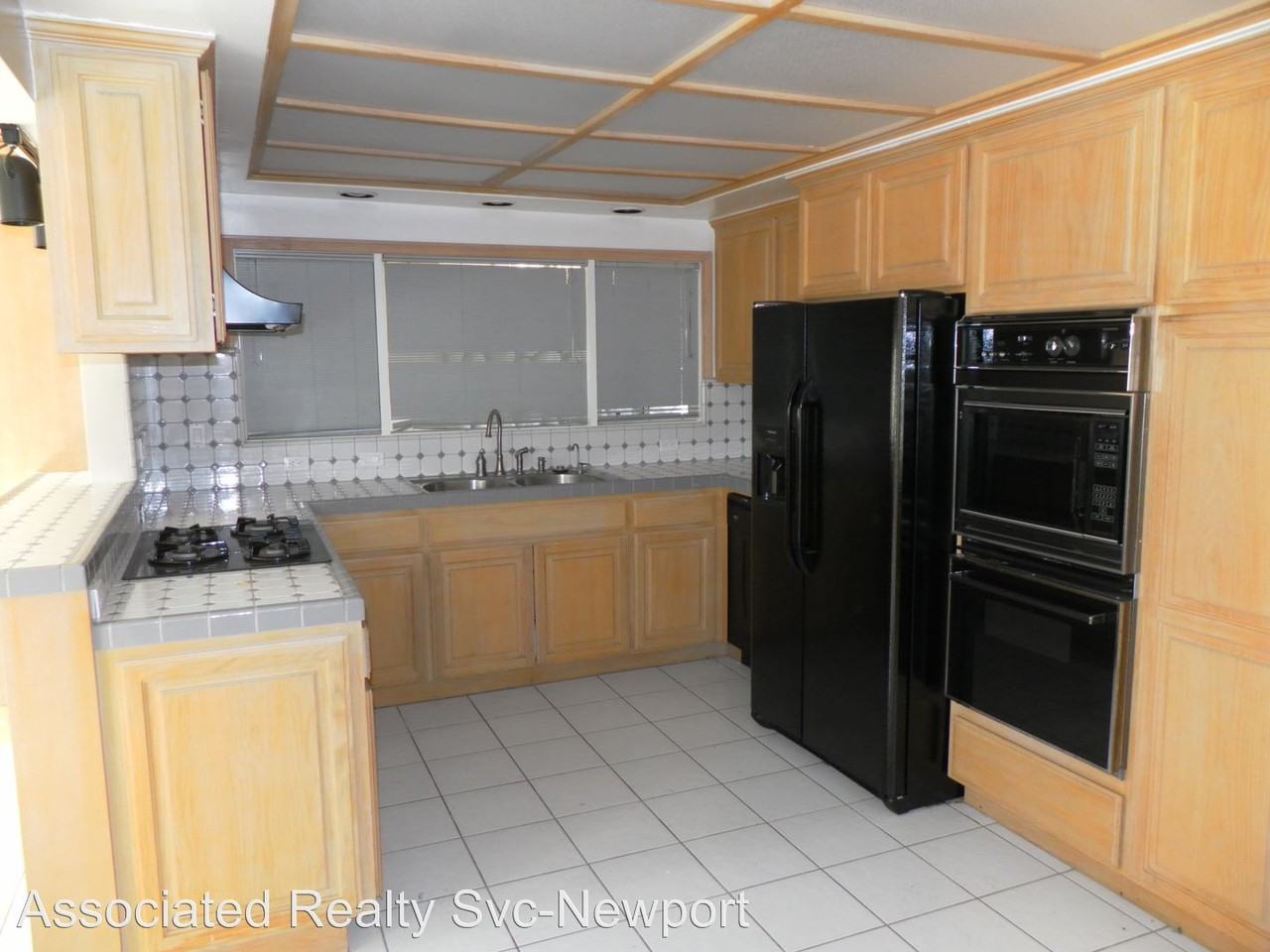 729 Santana Dr - Photo 3 of 5