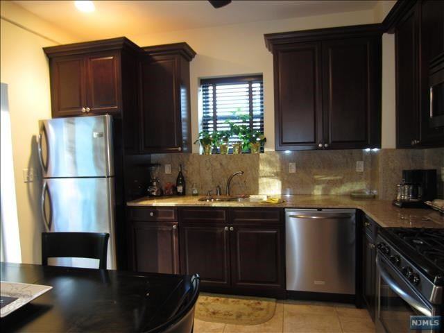 179 Livingston St #1stFL - Photo 2 of 3