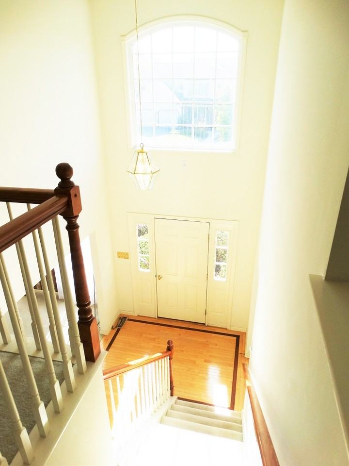 325 Hawthorne Dr - Photo 2 of 31