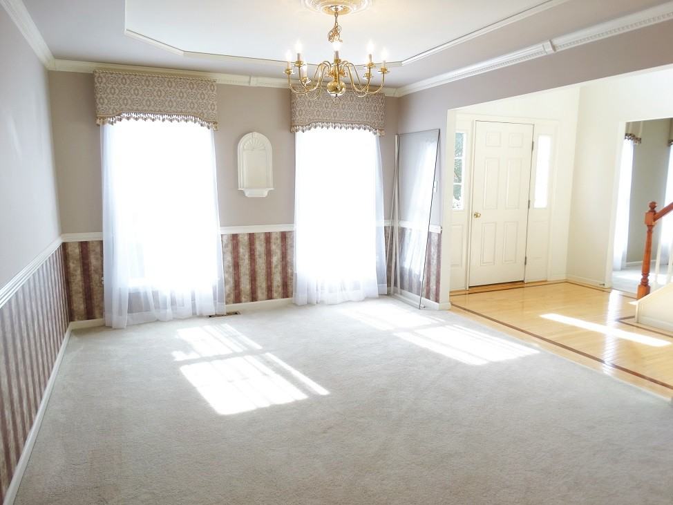 325 Hawthorne Dr - Photo 3 of 31