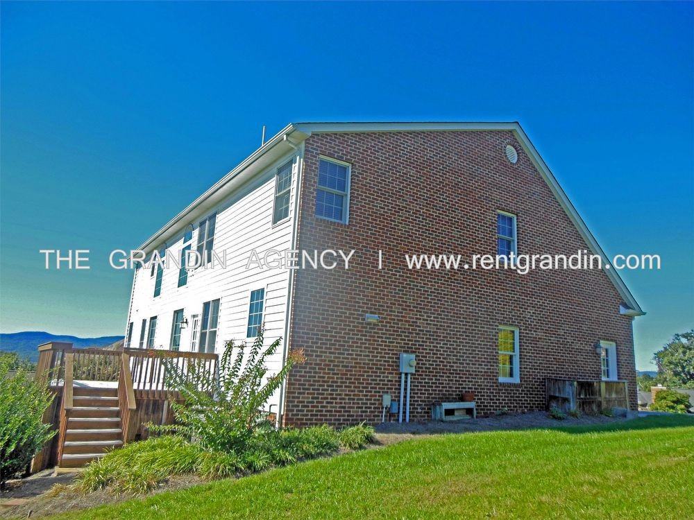 530 Ashley Way - Photo 3 of 50