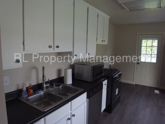 369 Westport Dr - Photo 2 of 12