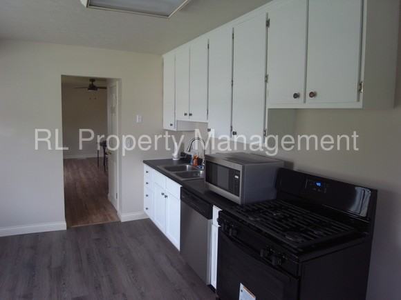 369 Westport Dr - Photo 3 of 12