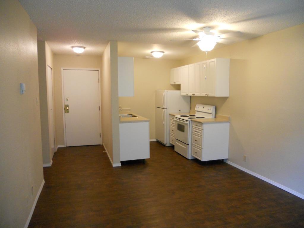 Hillside Manor - Photo 2 of 11