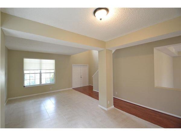 15062 Oak Chase Ct - Photo 3 of 6