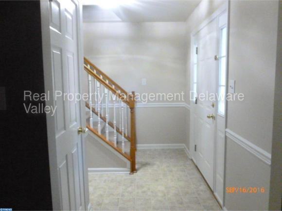 411 Castello Ave - Photo 3 of 25