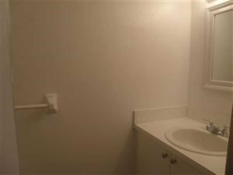 1721 SW 40th Terrace #B - Photo 3 of 4