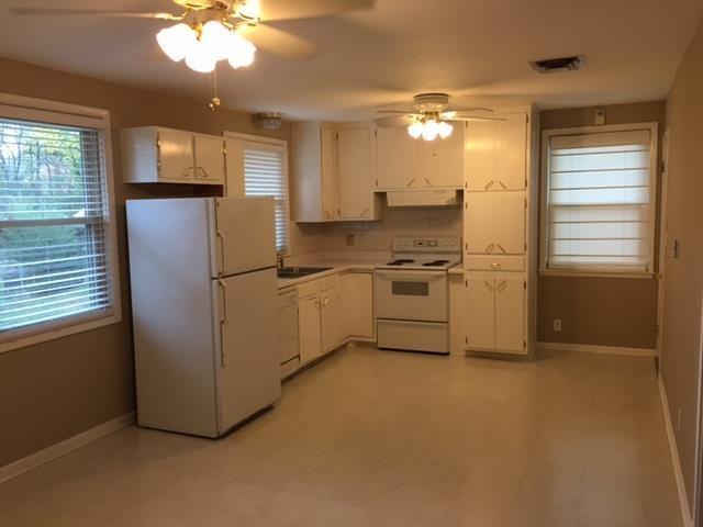 444 Lynn Dr - Photo 2 of 12