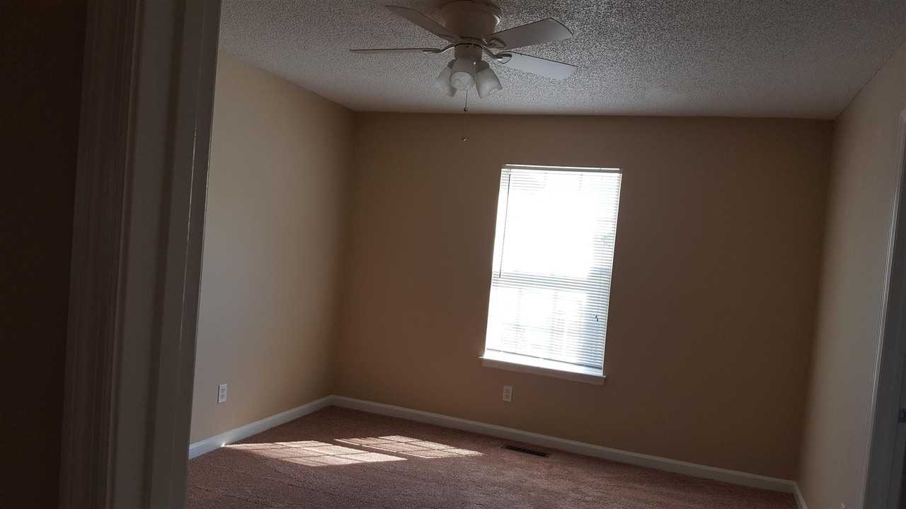 1113 Odom Ct - Photo 2 of 6