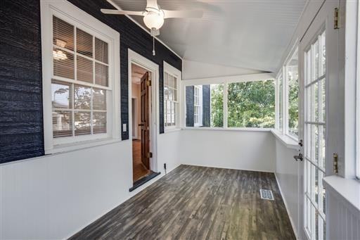 1209 Berry St - Photo 3 of 18