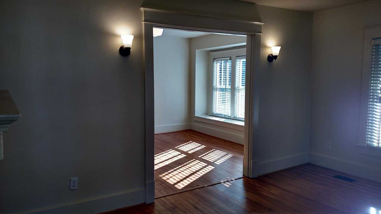 2417 Alameda St - Photo 3 of 8