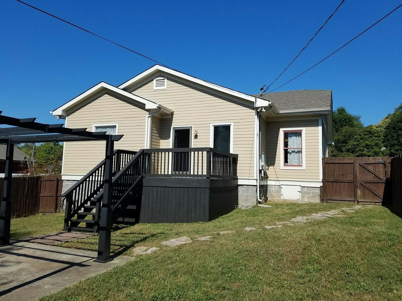 810 Shelby Ave - Photo 3 of 12