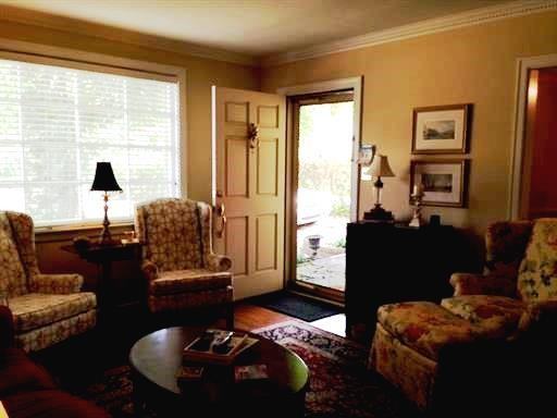 118B Blackburn Ave - Photo 2 of 13