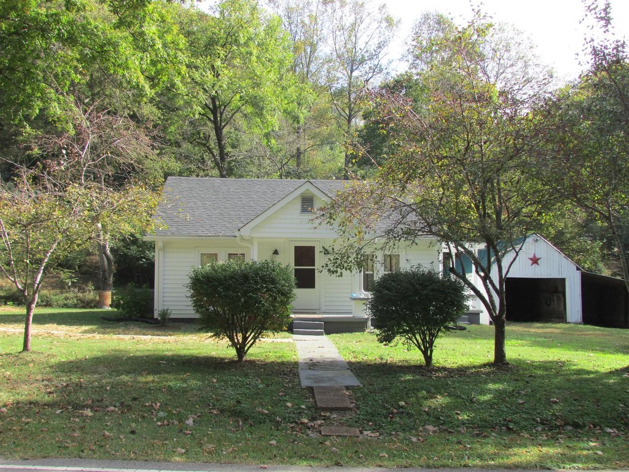 5042 Bull Run Rd - Photo 2 of 13