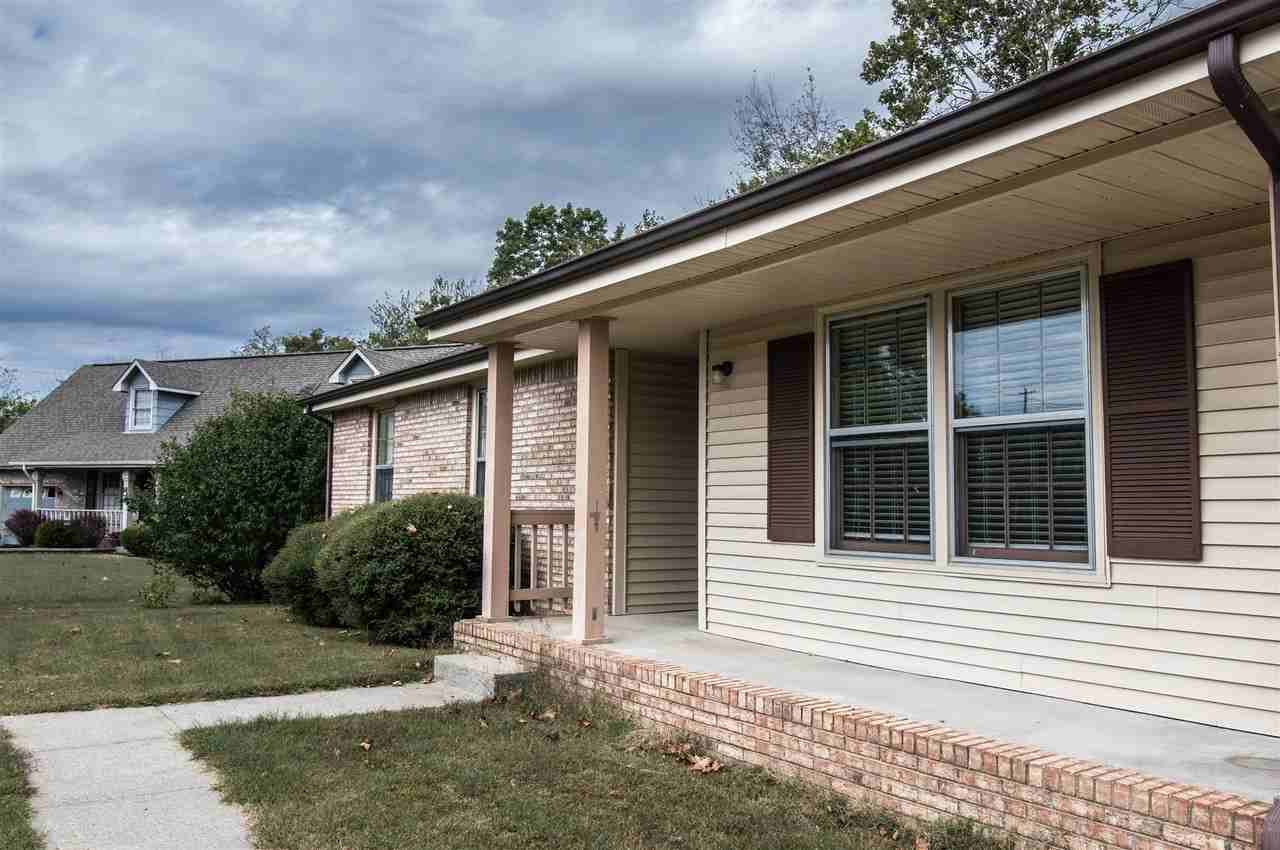 105 Honeywood Ct - Photo 2 of 16