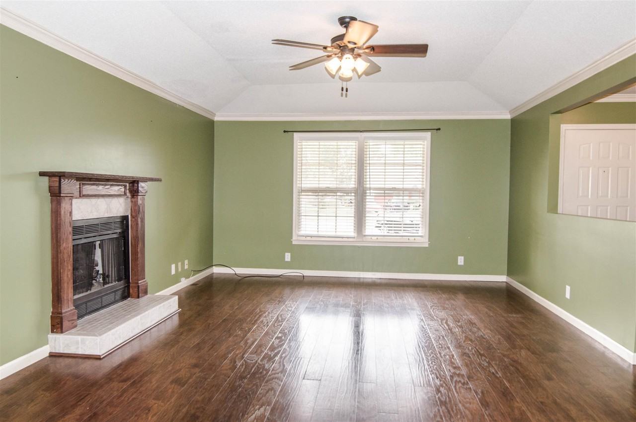 105 Honeywood Ct - Photo 3 of 16