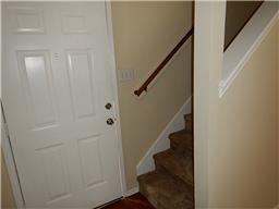911 Oak W Dr - Photo 3 of 8