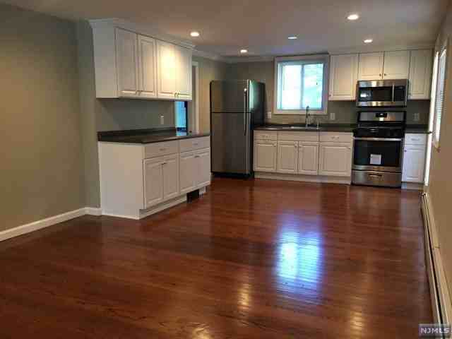 36 Lakeview Terrace - Photo 3 of 13