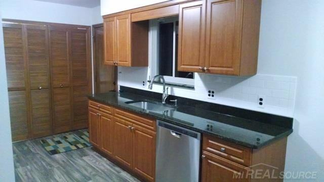 39506 Muffatt St - Photo 3 of 10