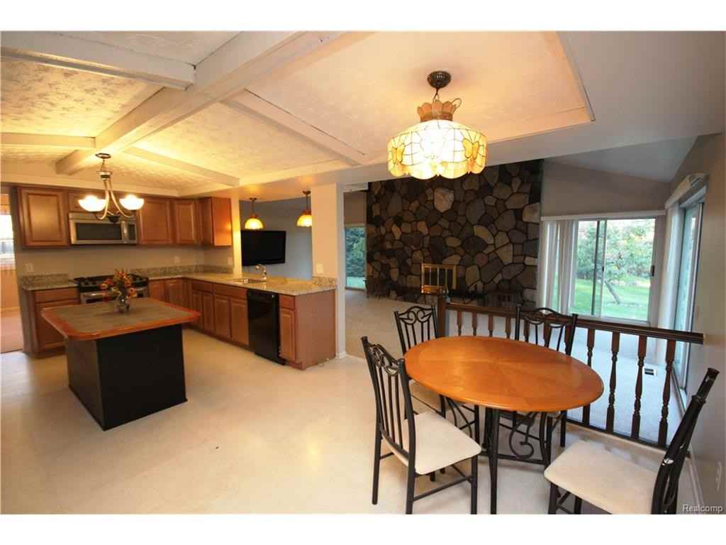2081 Babcock Dr - Photo 3 of 28