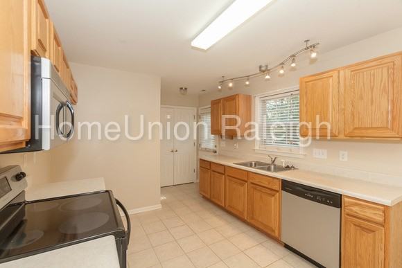 862 N Taylor St - Photo 3 of 24