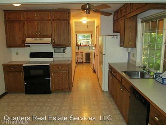 3919 Tonbridge Ln - Photo 3 of 8