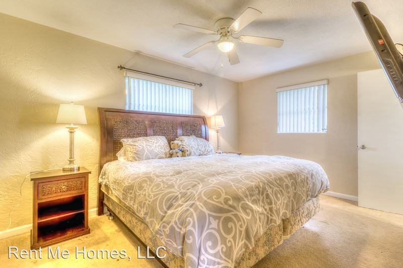 335 Warwick Ave - Photo 3 of 22