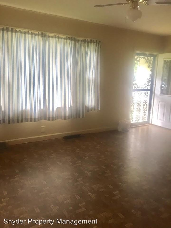 1406 Garden Ln - Photo 2 of 6