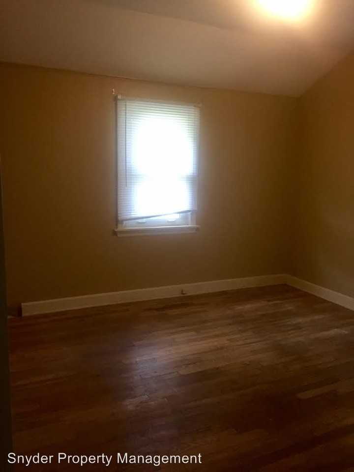 1406 Garden Ln - Photo 3 of 6