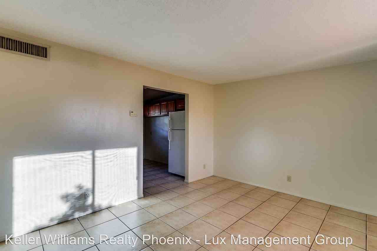 909 S Kenwood Cir - Photo 2 of 11