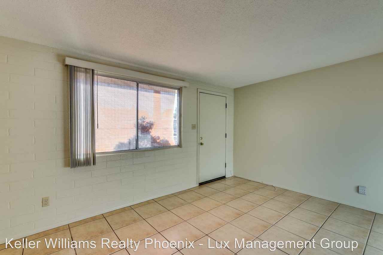 909 S Kenwood Cir - Photo 3 of 11