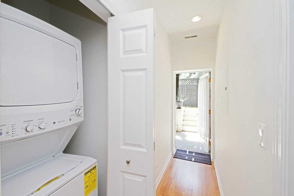 1836 North Sawyer Avenue 104 - Photo 3 of 7