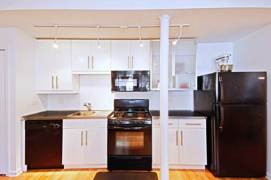 1836 North Sawyer Avenue 104 - Photo 2 of 7