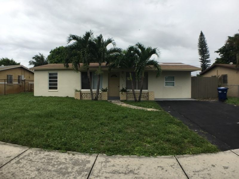 1777 NW 34th Ave - Photo 2 of 15