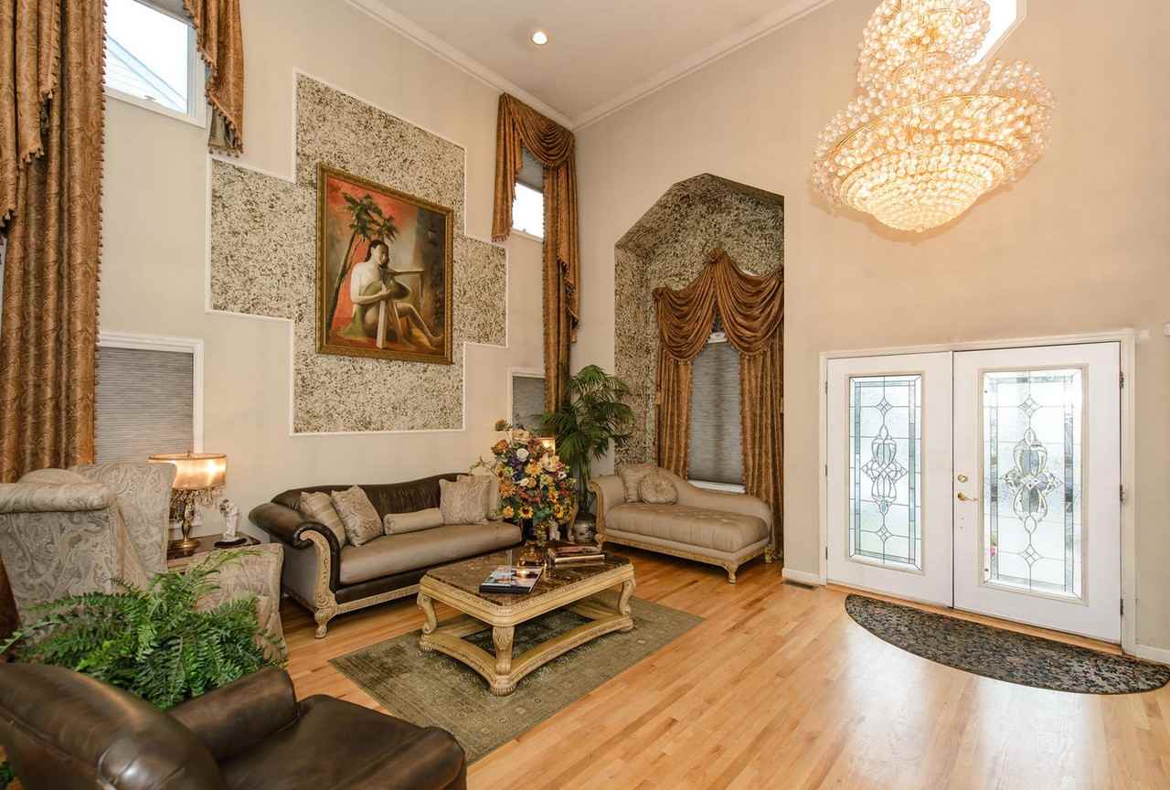 19 Howard Ct - Photo 2 of 15