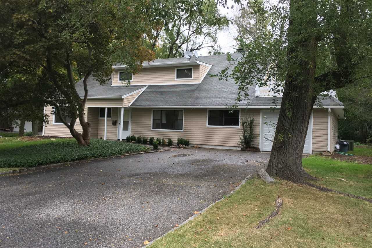 53 Sycamore Dr - Photo 2 of 10