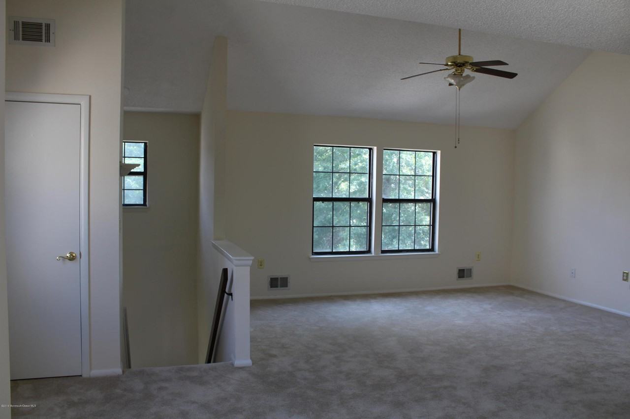 709 Ivy Ct - Photo 2 of 8