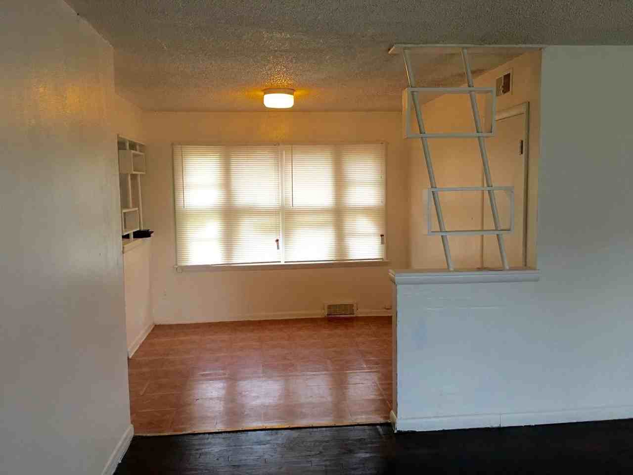 821 NE 35th St - Photo 2 of 15