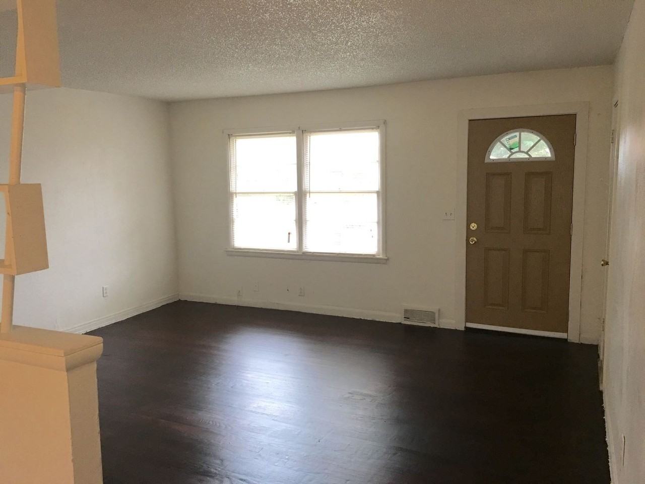 821 NE 35th St - Photo 3 of 15