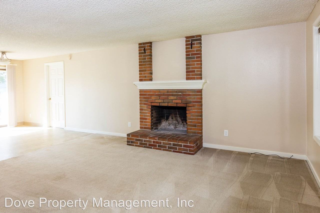 8417 NE 10th St - Photo 2 of 12