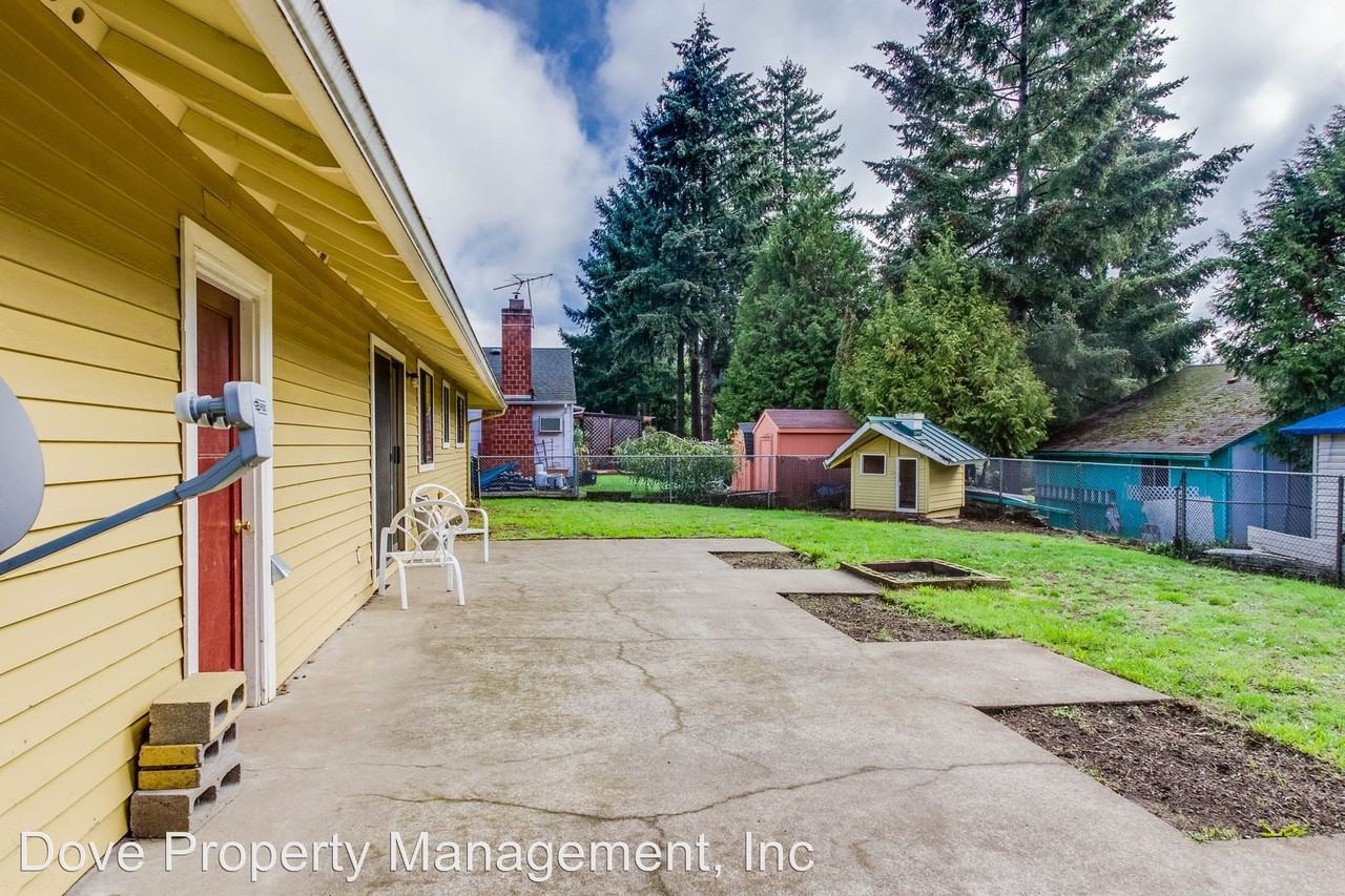 8417 NE 10th St - Photo 3 of 12