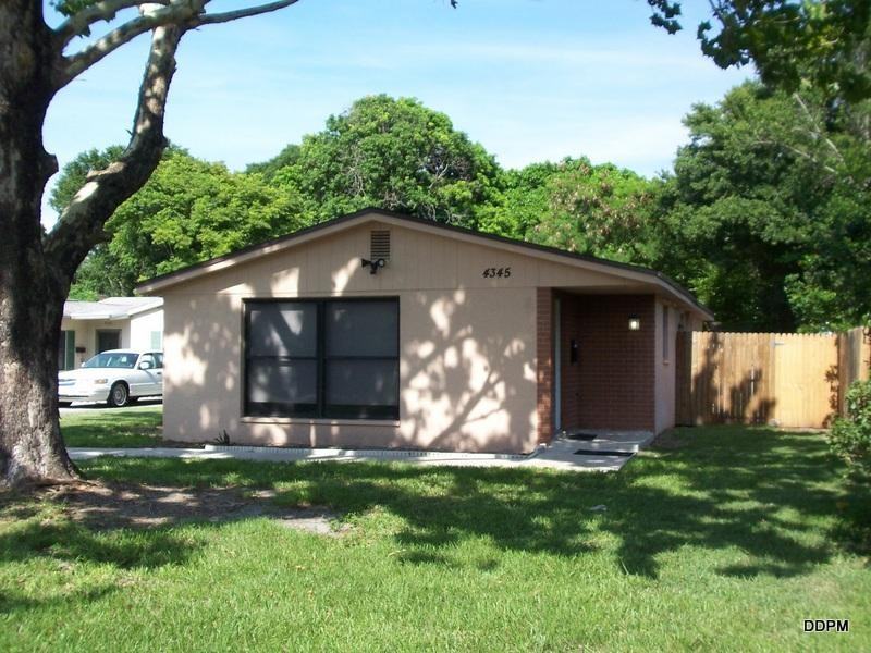 4345 20th St N - Photo 2 of 16