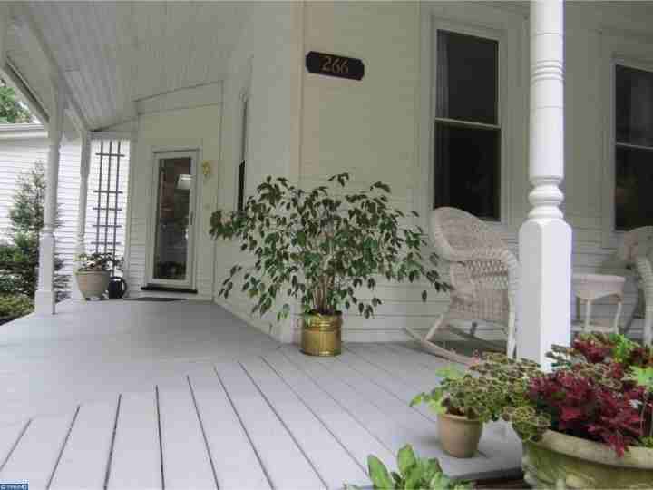 266 E Linden St - Photo 2 of 23