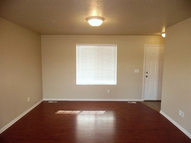 352 W 400 N - Photo 2 of 12