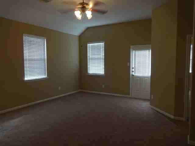 1020 Luke Dr - Photo 2 of 12
