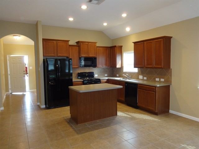 1020 Luke Dr - Photo 3 of 12