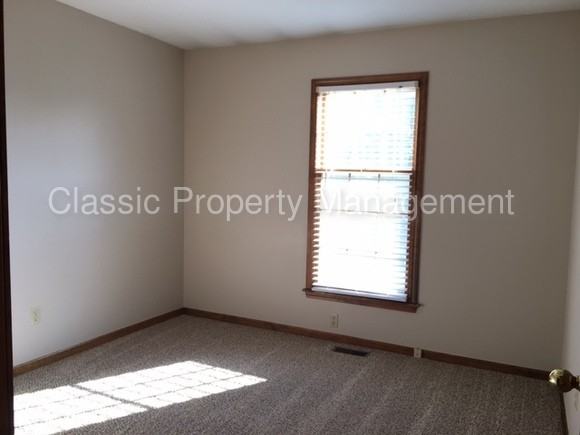 7004 Willis Dr - Photo 3 of 19