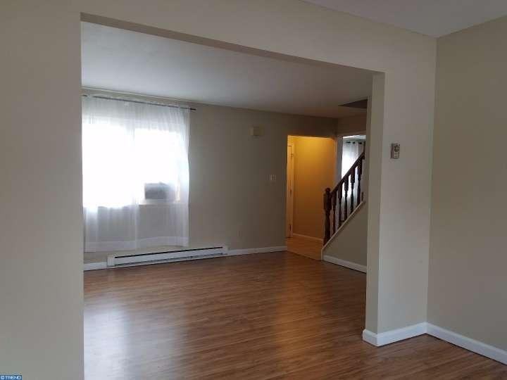 202 Parkridge Dr - Photo 3 of 12