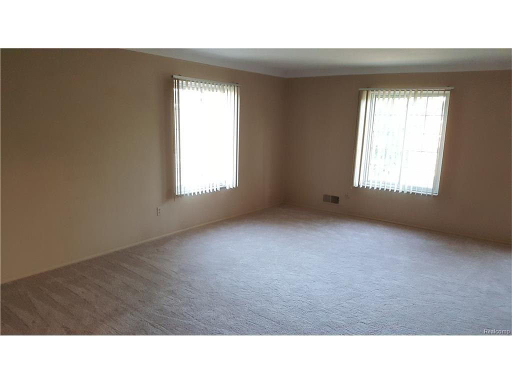 676 E Fox Hills Dr - Photo 3 of 41